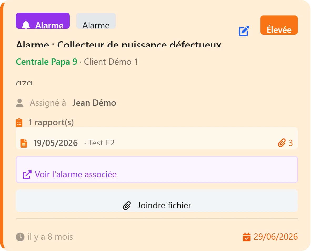 Détail d'une intervention de maintenance dans PVReactive : statut, priorité, technicien assigné, notes de résolution, pièces jointes et comptes-rendus d'intervention datés.